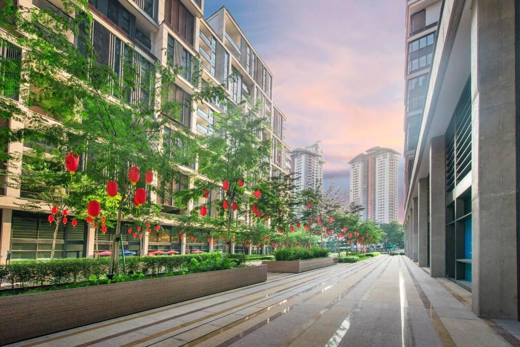 Arcoris Mont Kiara-2-6px-netflix-balcony-osim-xbox-super Fast Internet Apartment