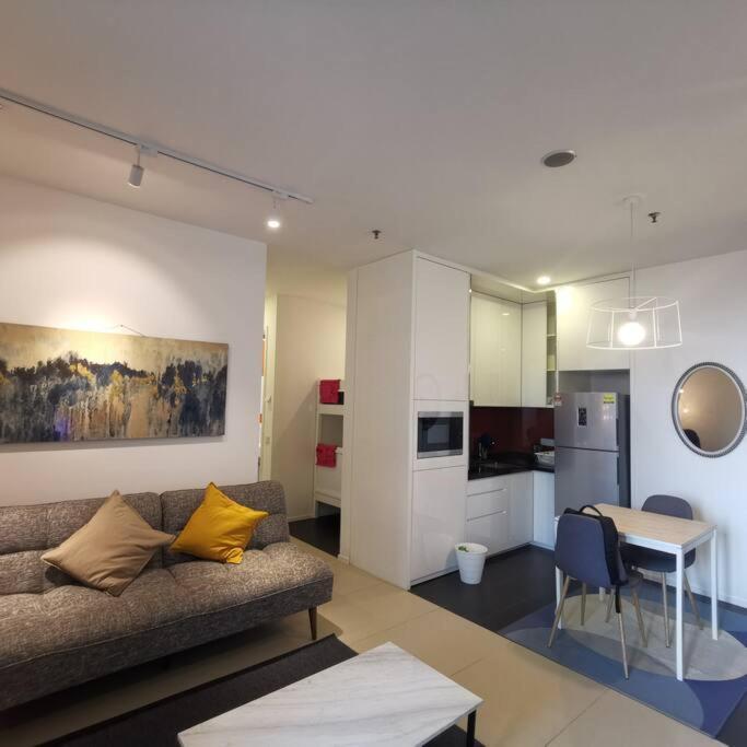 Arcoris Mont Kiara-2-6px-netflix-balcony-osim-xbox-super Fast Internet Kuala Lumpur