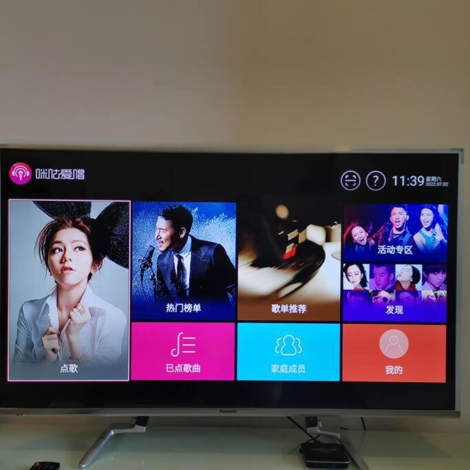 Arcoris Mont Kiara-2-6px-netflix-balcony-osim-xbox-super Fast Internet *