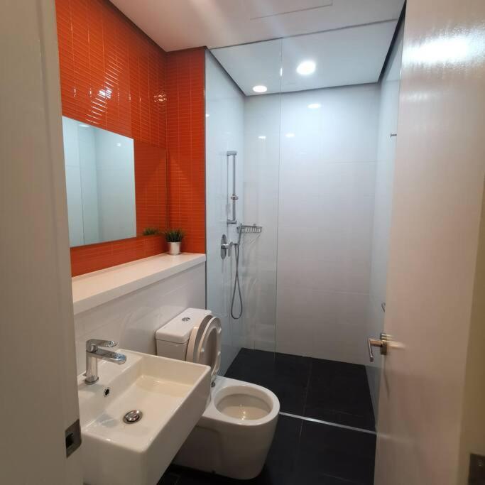 Arcoris Mont Kiara-2-6px-netflix-balcony-osim-xbox-super Fast Internet Apartment