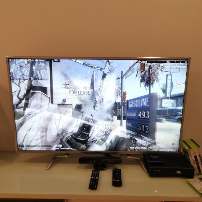 Arcoris Mont Kiara-2-6px-netflix-balcony-osim-xbox-super Fast Internet Apartment