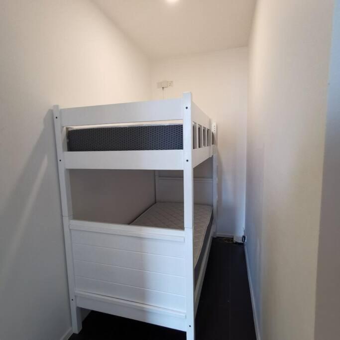 Apartment Arcoris Mont Kiara-2-6px-netflix-balcony-osim-xbox-super Fast Internet