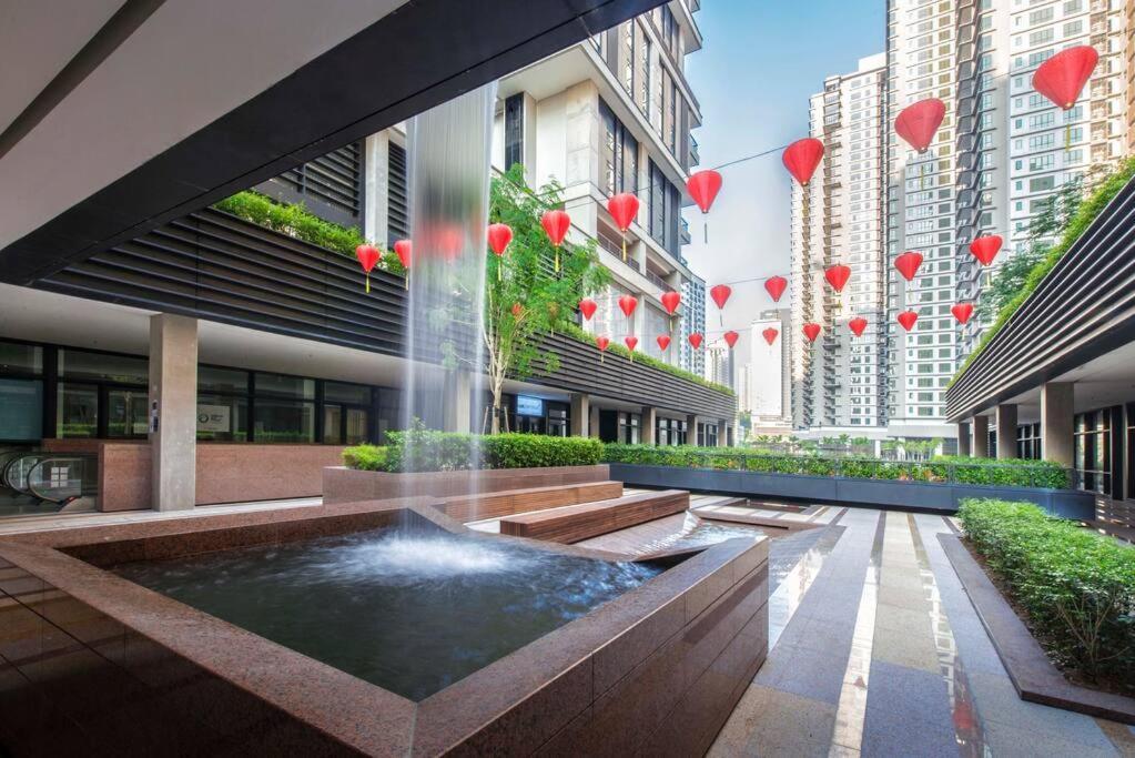 Arcoris Mont Kiara-2-6px-netflix-balcony-osim-xbox-super Fast Internet Apartment