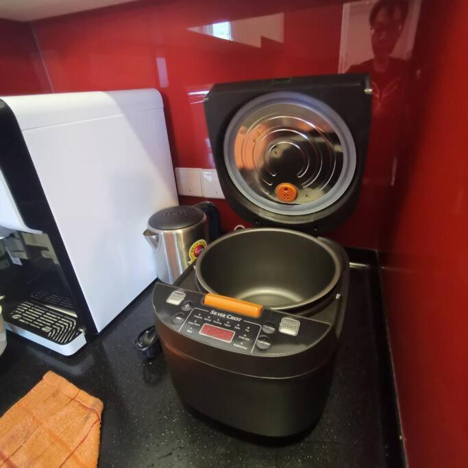 Apartment Arcoris Mont Kiara-2-6px-netflix-balcony-osim-xbox-super Fast Internet Kuala Lumpur