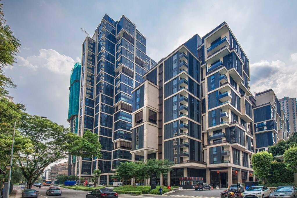 Apartment Arcoris Mont Kiara-2-6px-netflix-balcony-osim-xbox-super Fast Internet Kuala Lumpur
