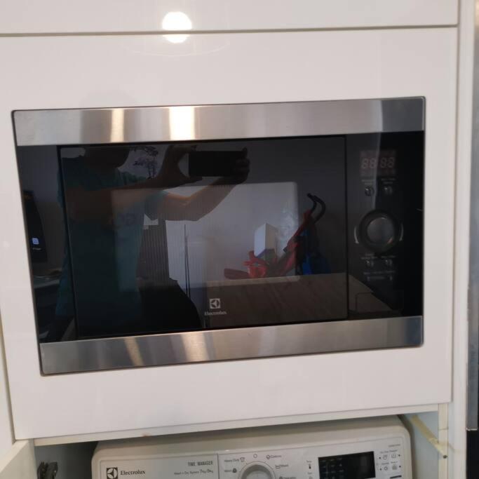Apartment Arcoris Mont Kiara-2-6px-netflix-balcony-osim-xbox-super Fast Internet Kuala Lumpur
