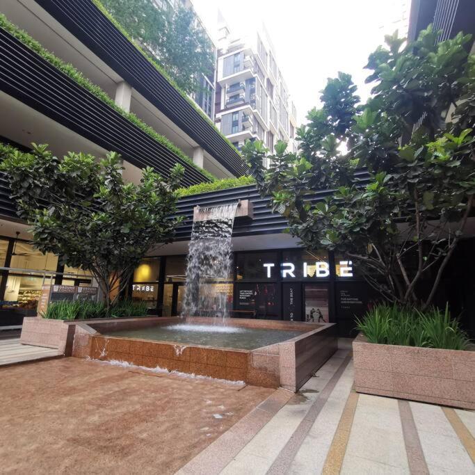 Apartment Arcoris Mont Kiara-2-6px-netflix-balcony-osim-xbox-super Fast Internet