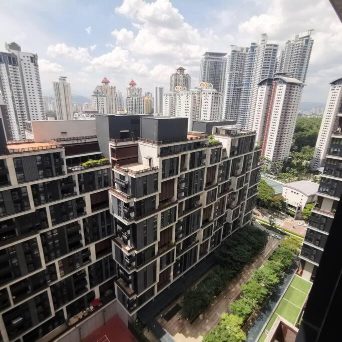 Arcoris Mont Kiara-2-6px-netflix-balcony-osim-xbox-super Fast Internet Apartment